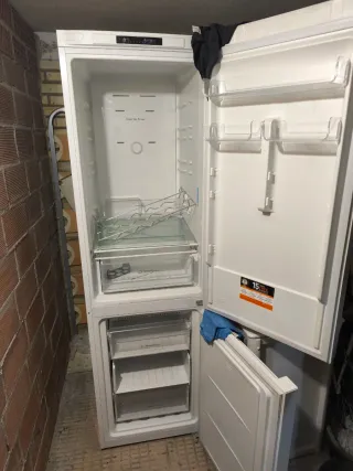 Nevera Indesit blanca
