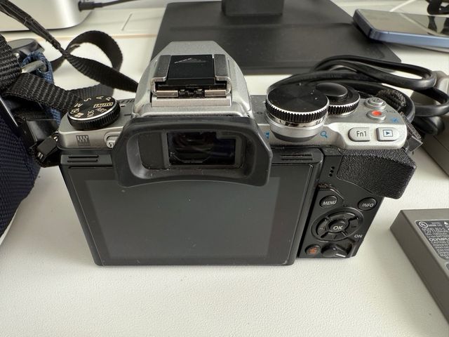 Olympus E-M10 + M.Zuiko 14-42mm