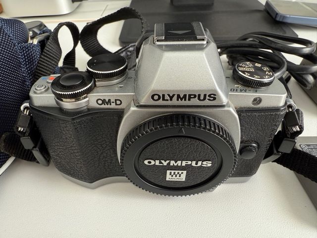 Olympus E-M10 + M.Zuiko 14-42mm