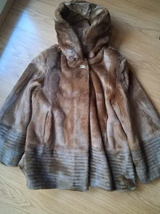 Abrigo de piel marrón