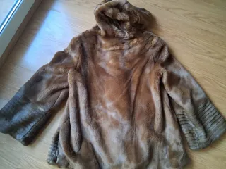 Abrigo de piel marrón
