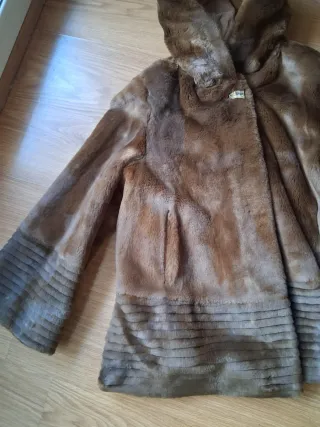 Abrigo de piel marrón