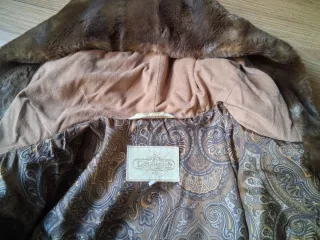 Abrigo de piel marrón