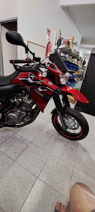 Yamaha XT660X Supermotard Roja