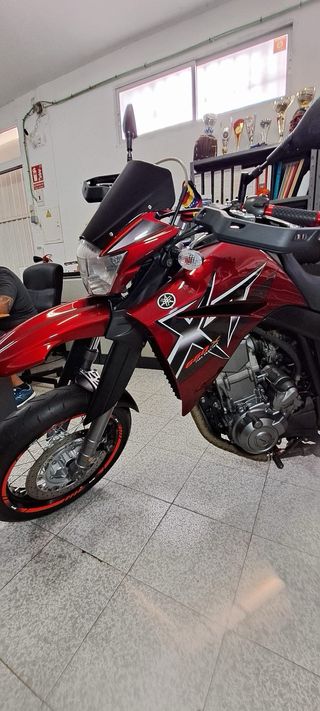 Yamaha XT660X Supermotard Roja