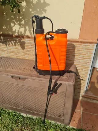 Mochila fumigadora naranja