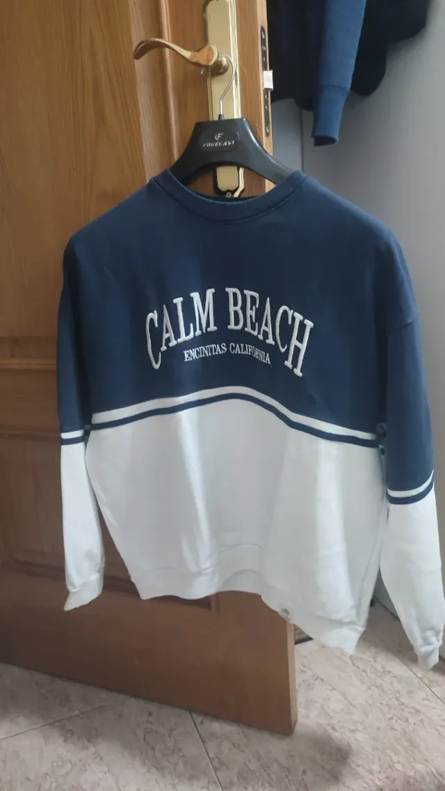 Sudadera Pull&Bear azul y blanca,