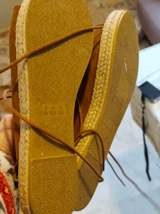 Sandalias de ante marrón con cordones