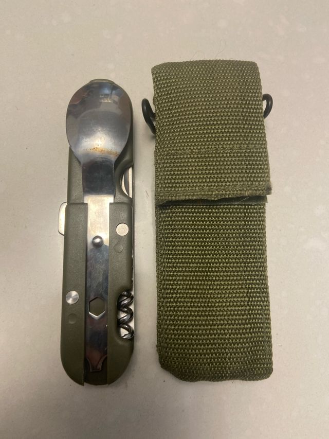 Coltellino multiuso con custodia