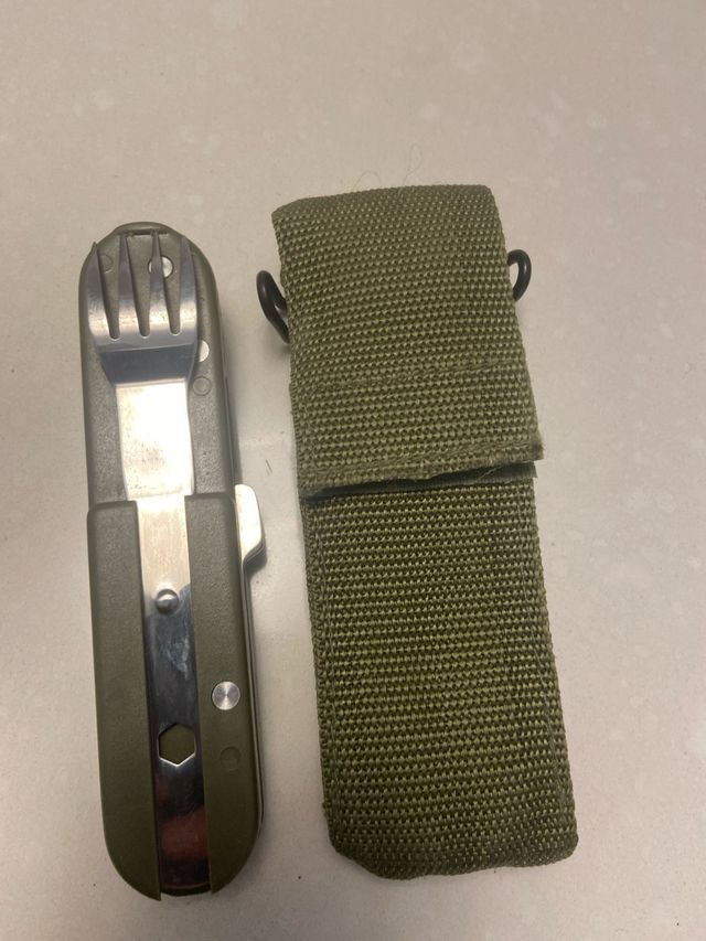 Coltellino multiuso con custodia