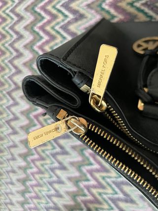 Bolso Michael Kors Sutton Mediano Negro