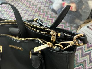 Bolso Michael Kors Sutton Mediano Negro