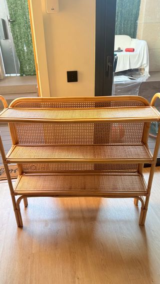 Estantería de bambú y ratán