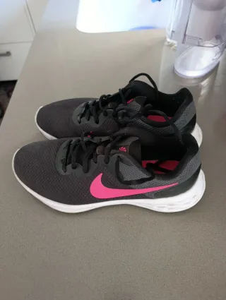 Zapatillas Nike Negras y Rosas