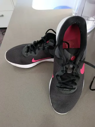 Zapatillas Nike Negras y Rosas