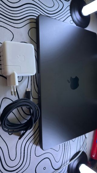 MacBook Pro 14” M4 16GB/512GB SSD Negro