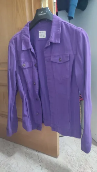 Chaqueta vaquera morada Pull&Bear Talla M