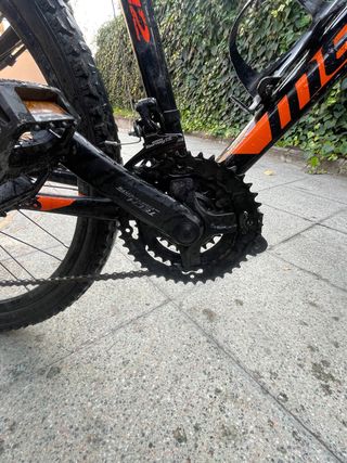 Bicicleta Megamo Negra y Naranja