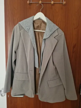 Americana sport beige y gris