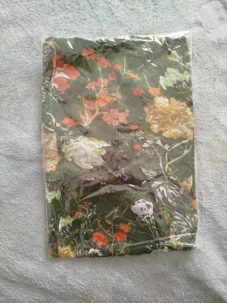 Pañuelo estampado flores verde y naranja