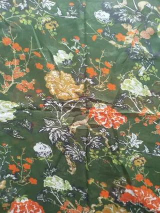 Pañuelo estampado flores verde y naranja