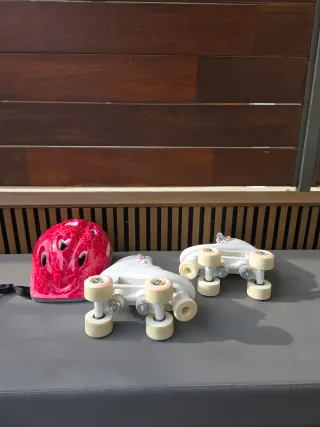 Patines niña Talla 33 + Casco incluido