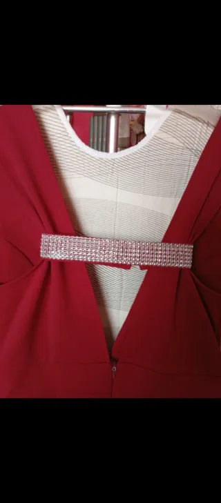 Espectacular Vestido Rojo. Fina  Pedrería en Plata