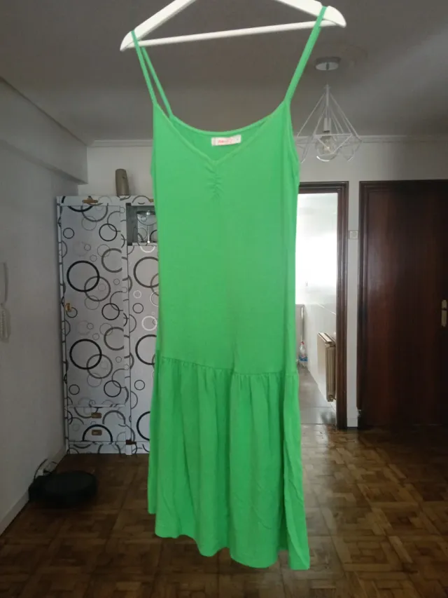 Vestido verde tirantes corto