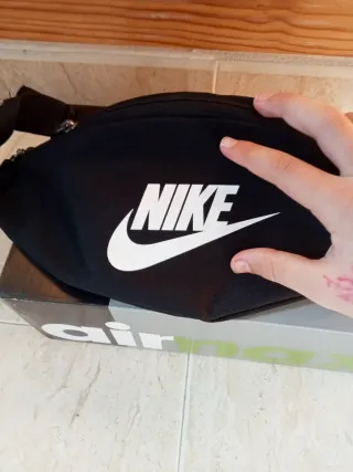 Riñonera Nike Negra