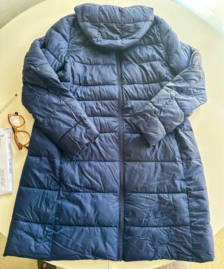 Anorak acolchado tipo plumas.