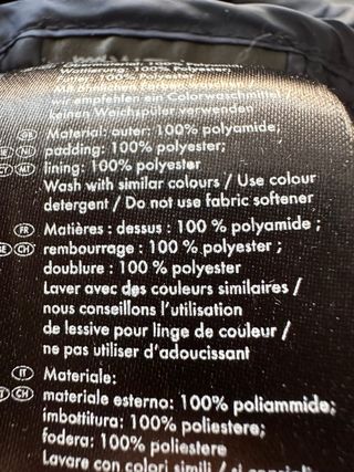 Anorak acolchado tipo plumas.