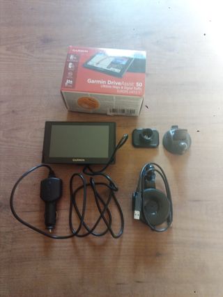 Navegador GPS Garmin DriveAssist 50.