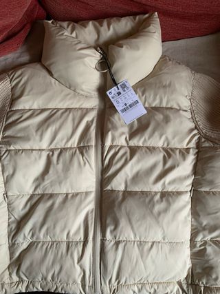 Chaqueta Zara acolchada punto beige Talla S