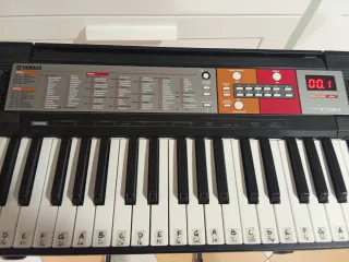 Teclado Yamaha F50