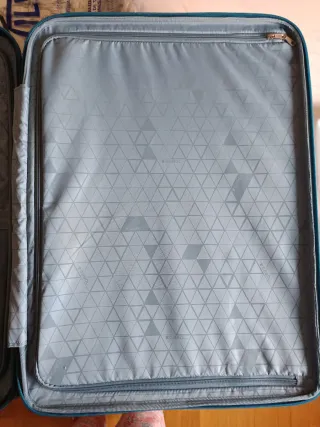 Maleta Grande Nueva con Etiquetas