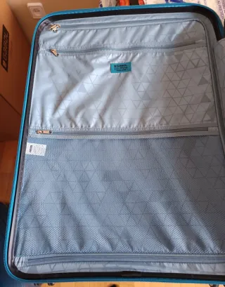 Maleta Grande Nueva con Etiquetas