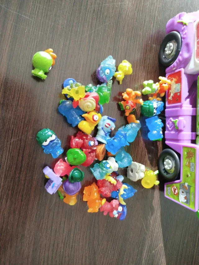 Camión Basurillas con figuras