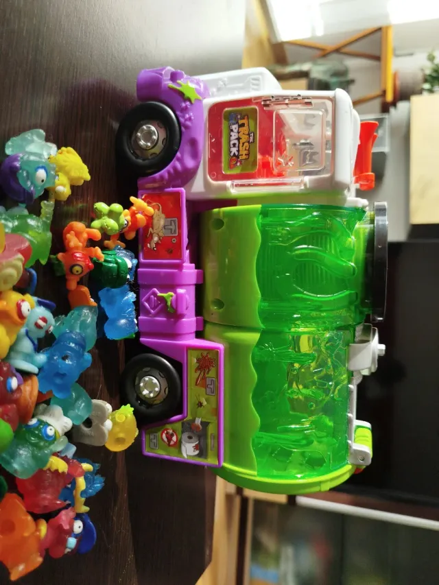 Camión Basurillas con figuras