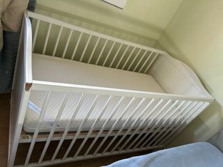 Cuna blanca para bebé