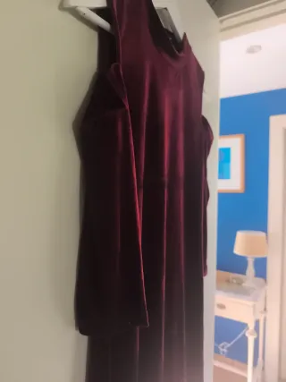 Vestido de terciopelo color burdeos/granate