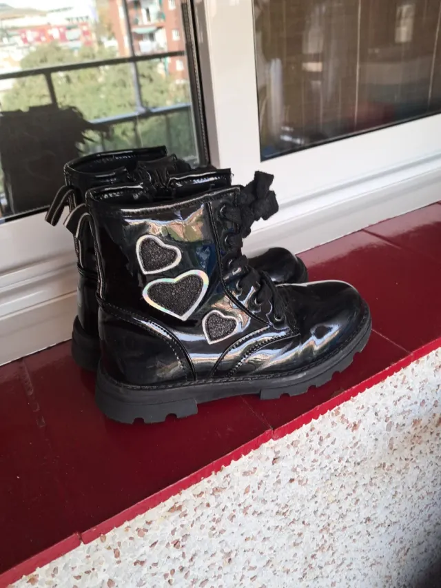 Botas Conguitos Talla 32 Charol Corazones