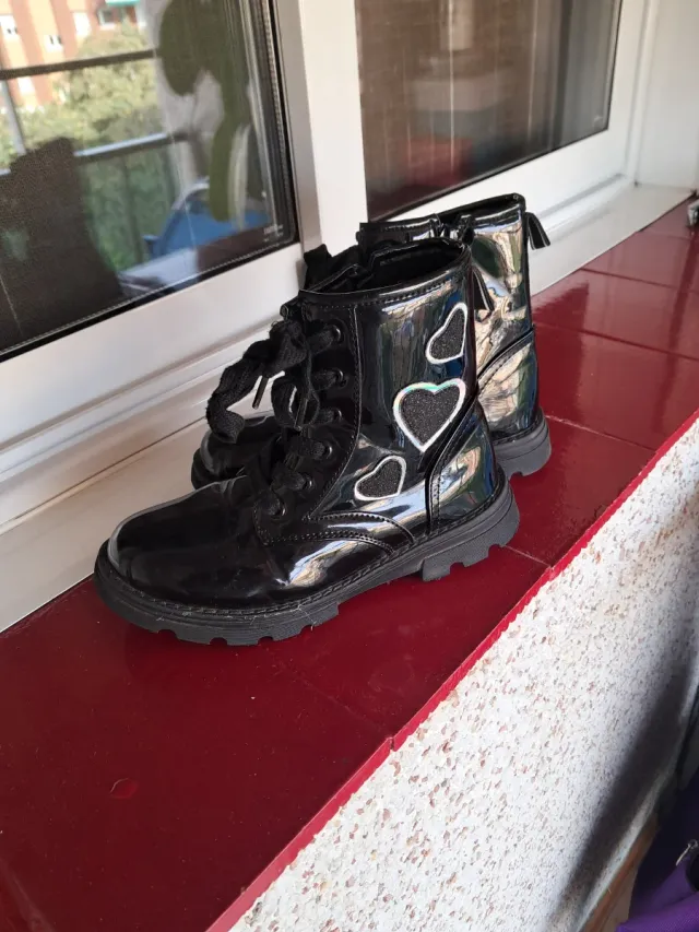 Botas Conguitos Talla 32 Charol Corazones
