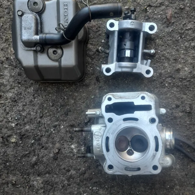 Culata Honda CBR 125 R con tapa