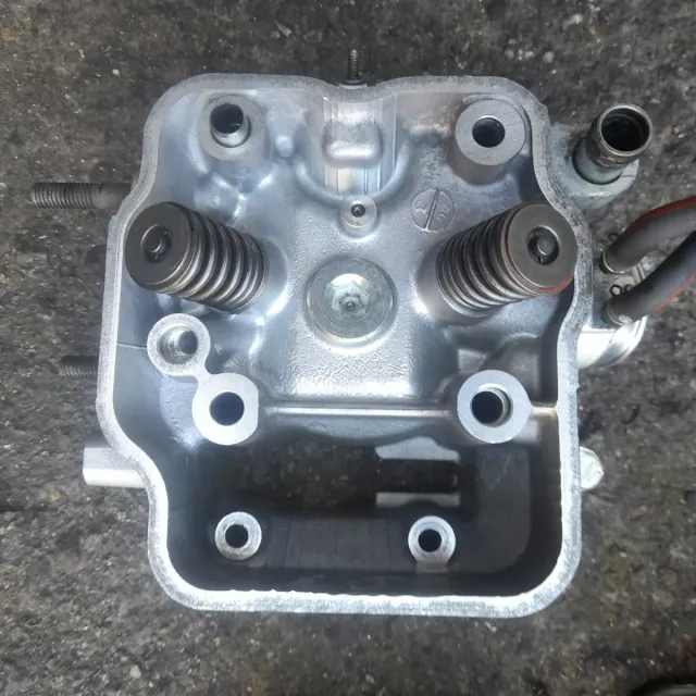 Culata Honda CBR 125 R con tapa