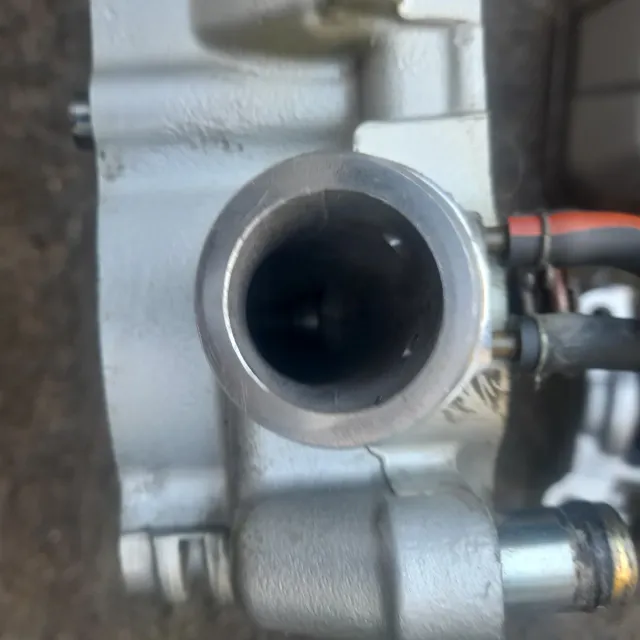 Culata Honda CBR 125 R con tapa