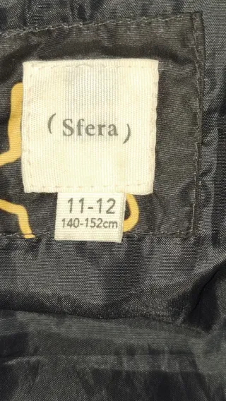 Chaleco negro con estrellas multicolor