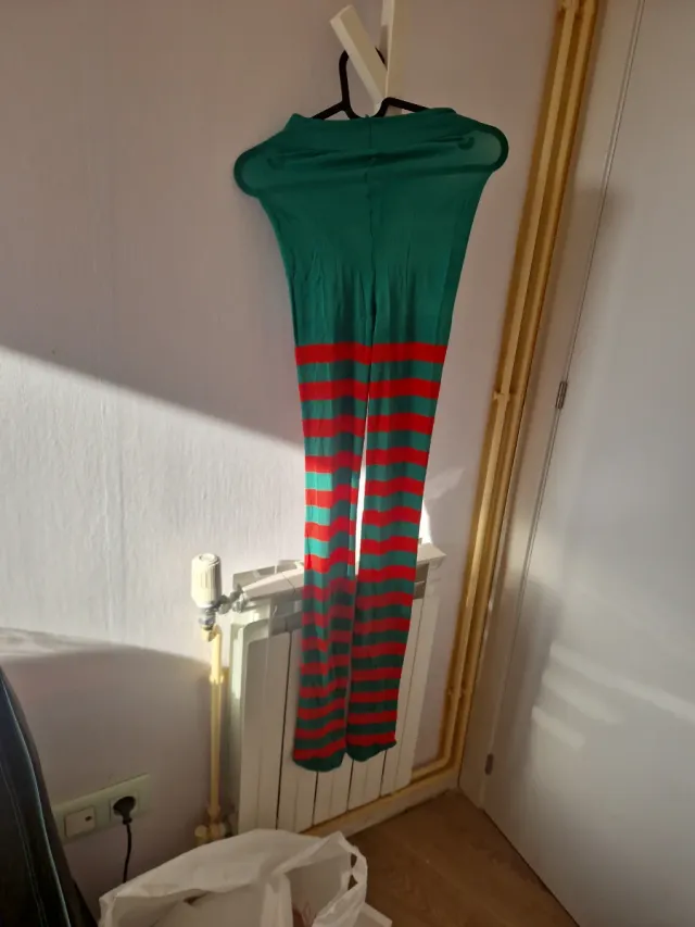 Medias de elfo a rayas verdes y rojas