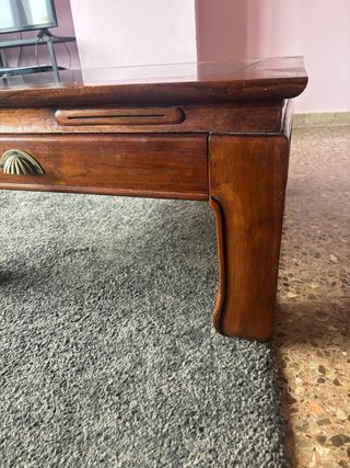 Mesa de centro de madera con cristal