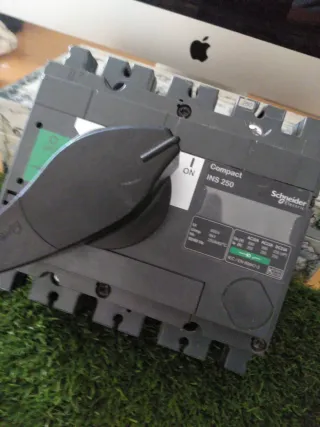 Interruptor Compacto INS 250 Schneider Electric