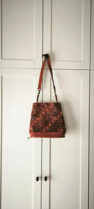 Bolso vintage cuero repujado